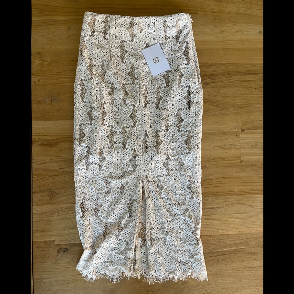 Wayf lace midi skirt with nude lining in x small and NWT